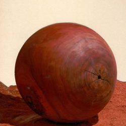 "Rot",
aus dem Zyklus "Farben und Formen"
Holz (Padonk,natur), Gewicht: 450 kg, 1988
