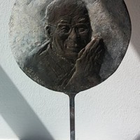 Dalai Lama", Bronze, teilpoliert - Rckseite, 2015