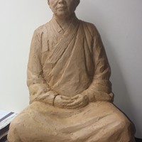 Portrait des Zen-Gromeisters Jing Hui aus China, in Ton modelliert.